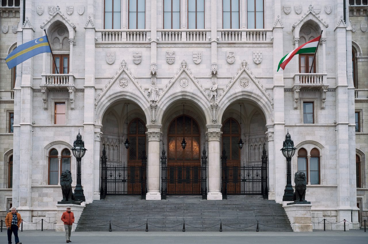 fe282af07a8c40e18d78dbf4ed18813b